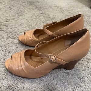 Aerosoles Tan Leather Wedge Pumps